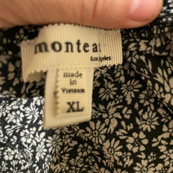 Monteau Black and White Flutter Sleeve Crop Blouse - Picture 9 of 10